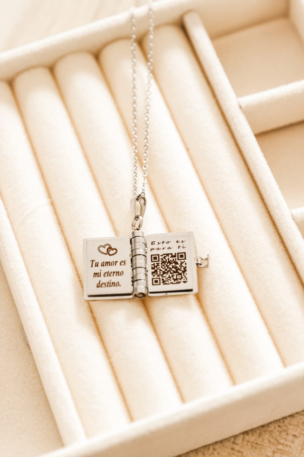 Cadena libro de amor