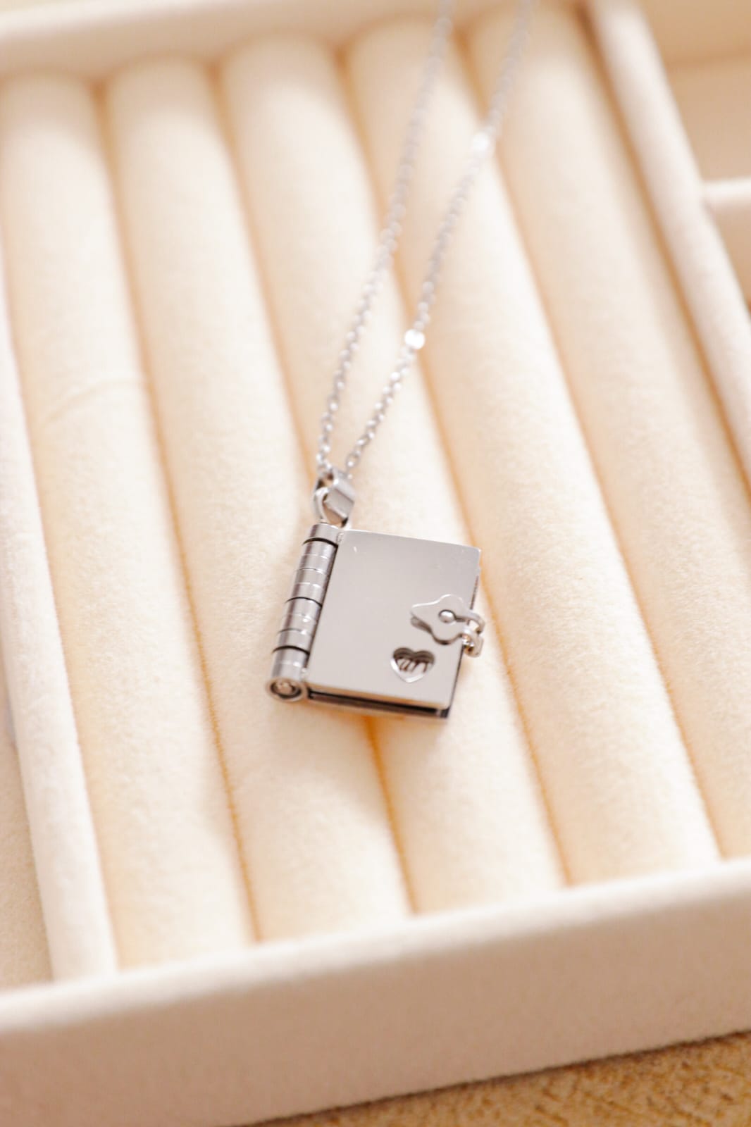 Cadena libro de amor