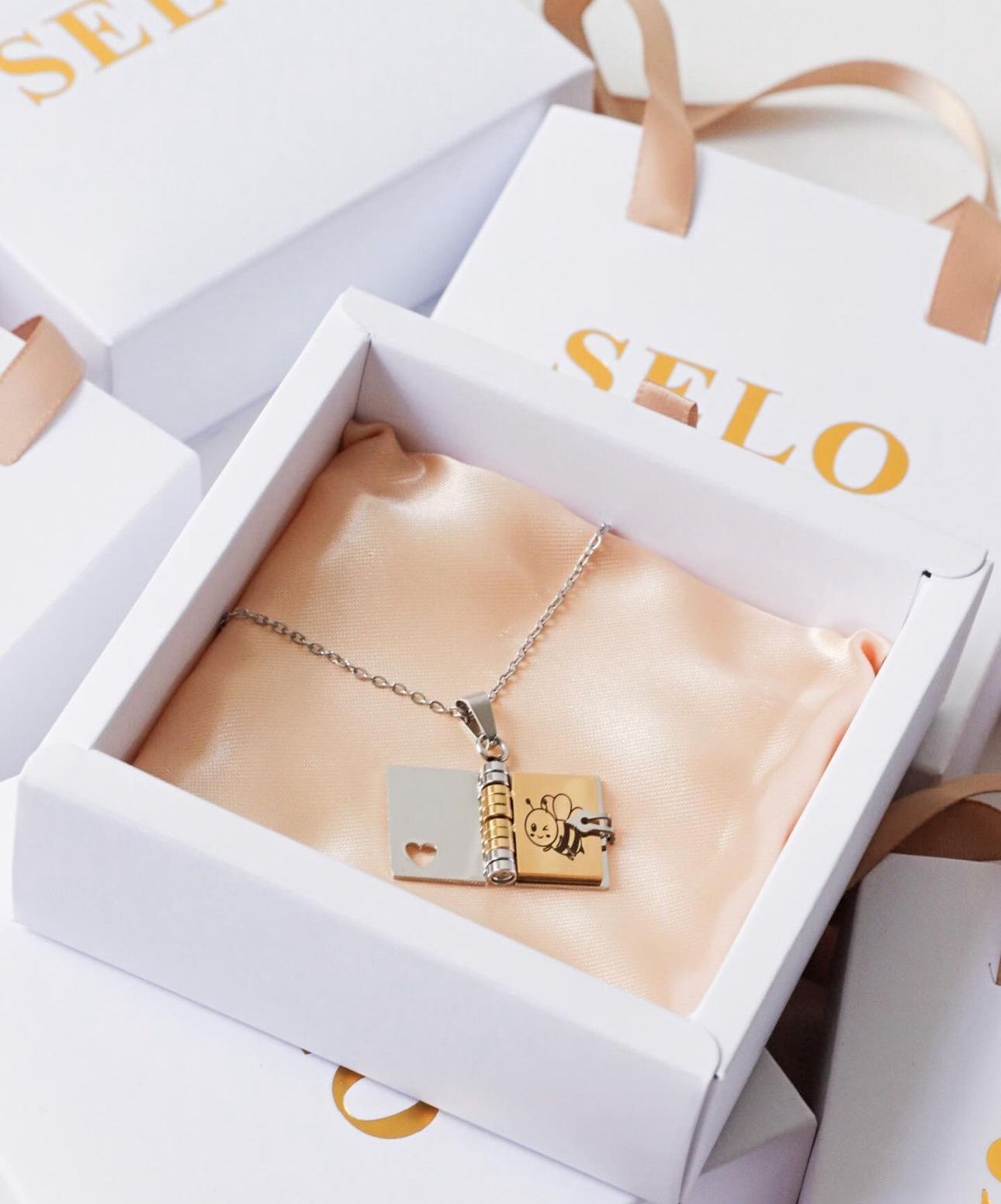Cadena Libro de Amor
