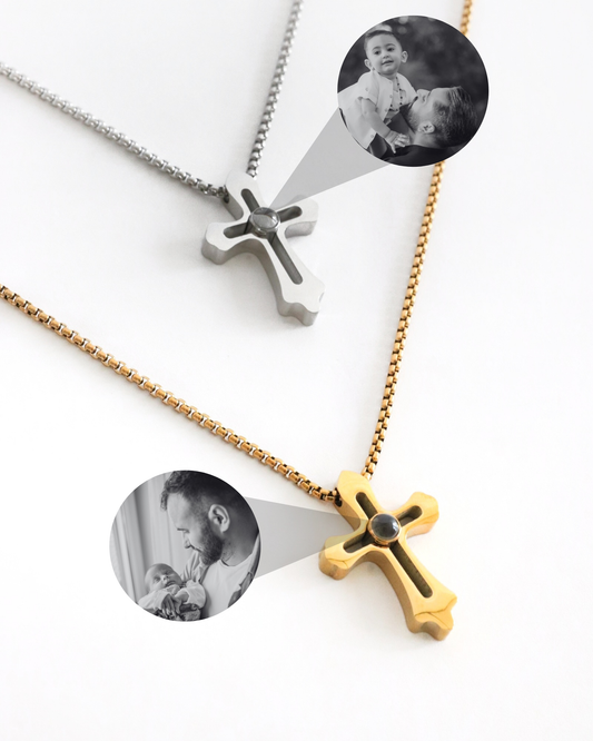 Cadena cruz titán ojo de cristal