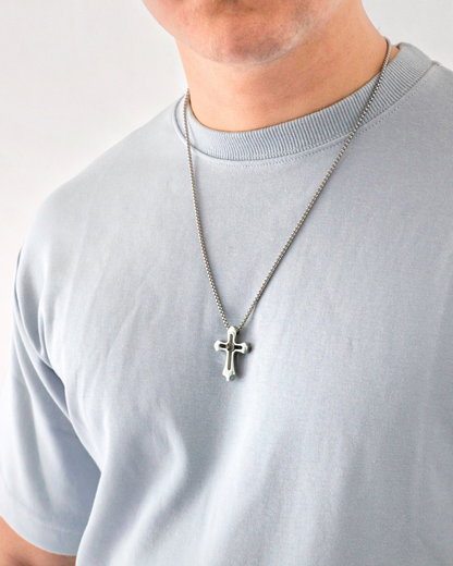 Cadena cruz titán ojo de cristal